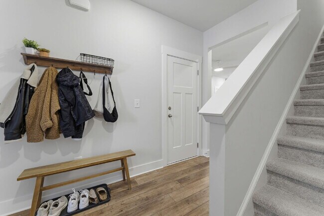 Building Photo - Luxury 3BR/2.5BA Craftsman Townhome with Designer Finishes & Open-Concept Living in Trailside at ...