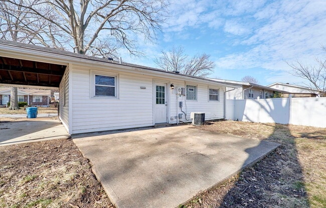 Building Photo - 3335 Boca Raton Dr