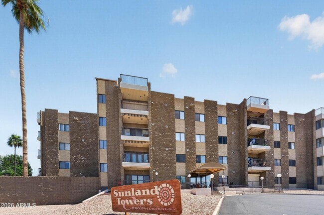 Building Photo - 425 S Parkcrest