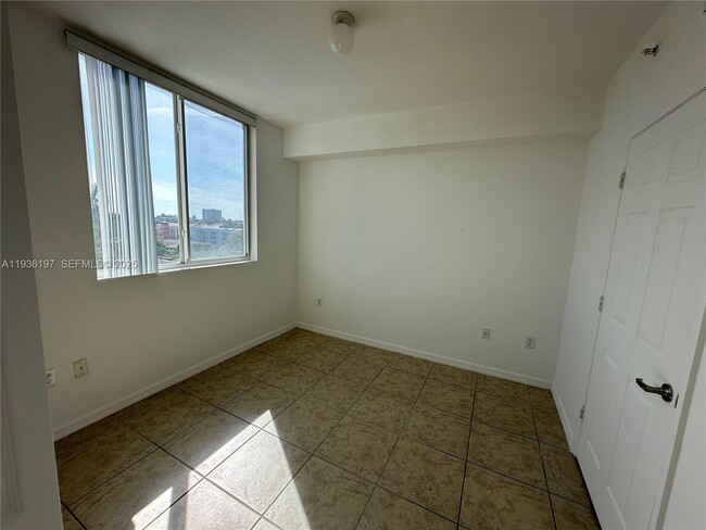 Building Photo - 119 SW 6th Ave