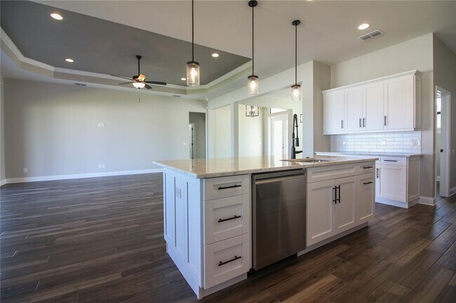 Building Photo - 6962 Treymont Dr