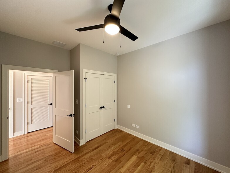 Building Photo - 2100 W 18th Pl