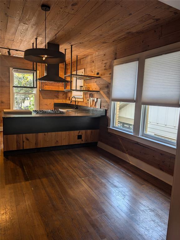 Primary Photo - 1907 W 38th St