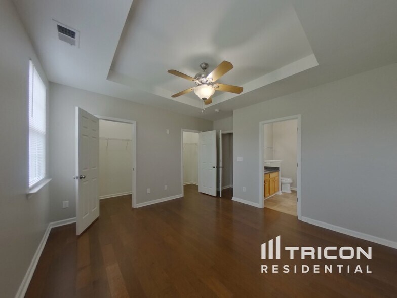 Building Photo - 4715 Abercromby St