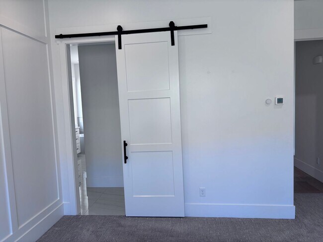 Building Photo - Beautiful 5 Bed 3.5 bath near Sunrise Valley Park In Washington.