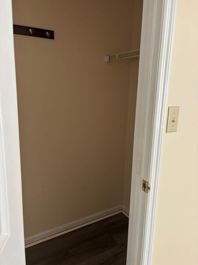 Building Photo - 3816 Hagge St