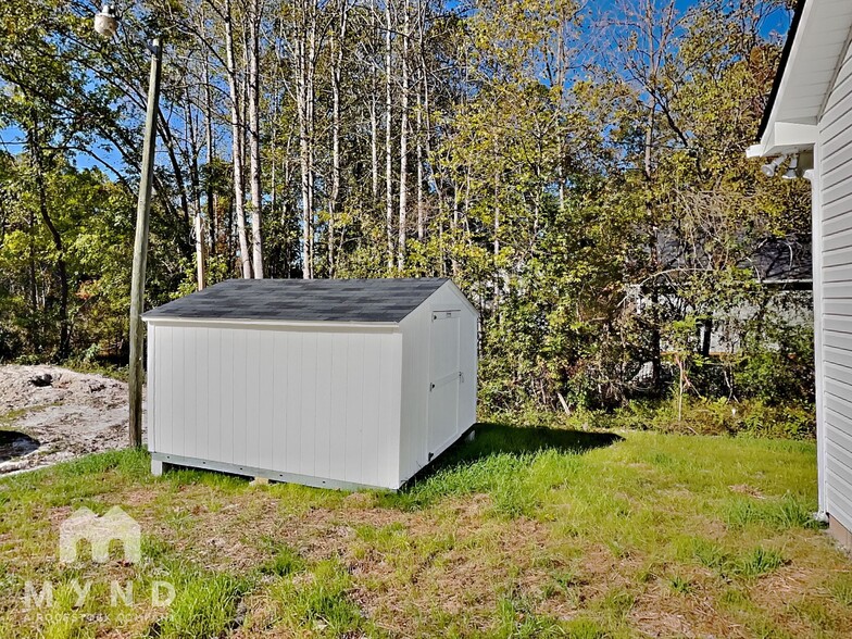 Building Photo - 220 E Boston Ave