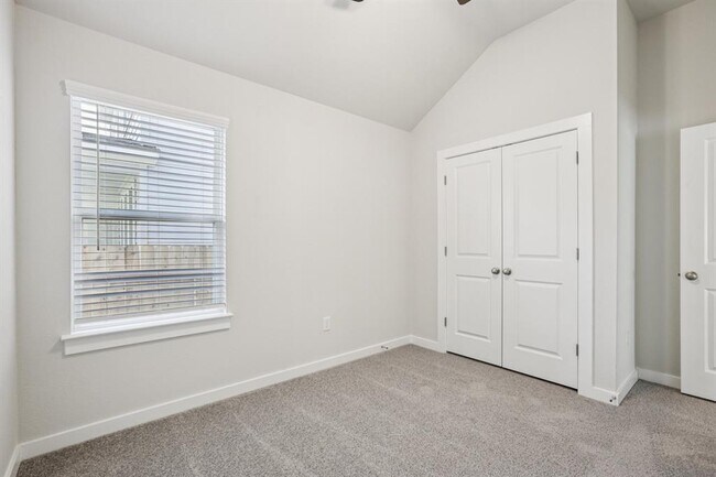 Building Photo - 2304 Delano Dr