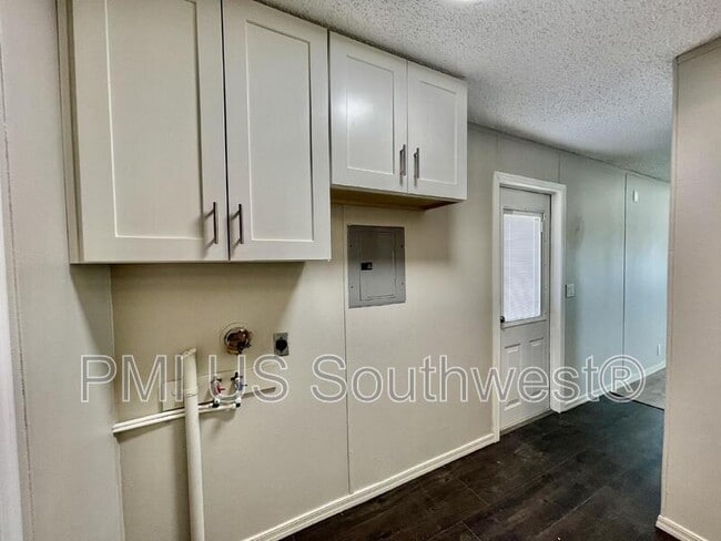 Building Photo - 437 Riverfront Dr