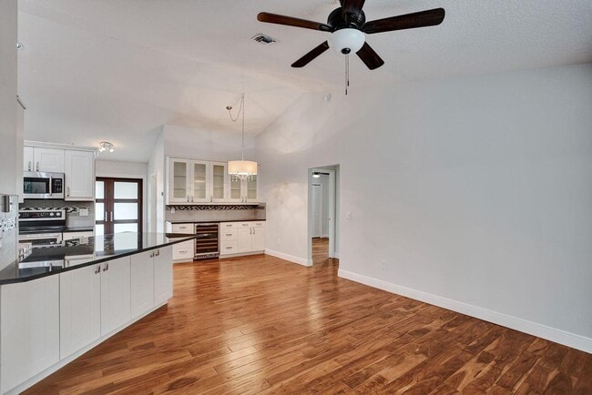 Building Photo - 1283 Barnstaple Cir