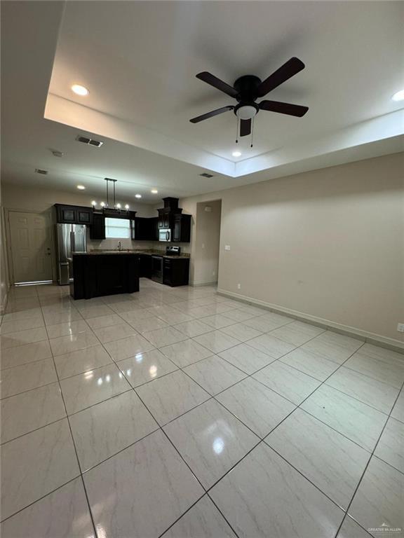 Building Photo - 304 S Ridge Ln