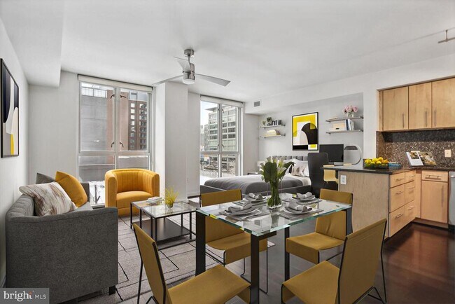 Building Photo - 1025 1st St SE