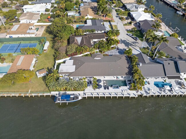 Building Photo - 3109 NE 42nd Ct