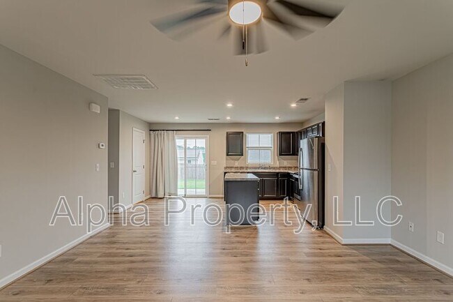 Building Photo - 10 Torrington Dr