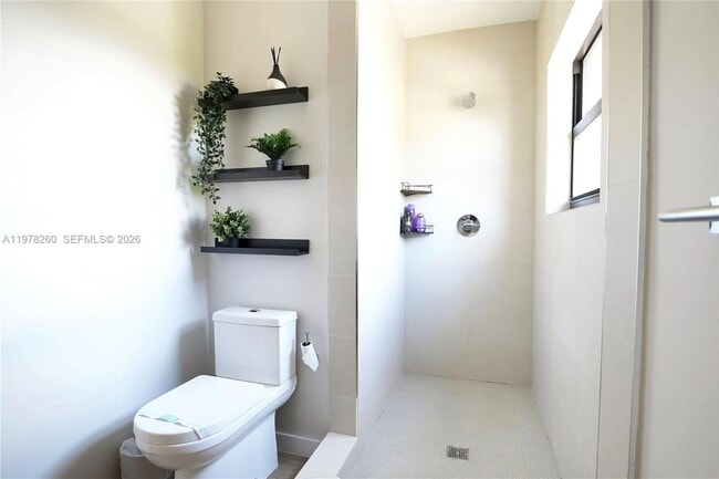 Building Photo - 211 SE 4th St