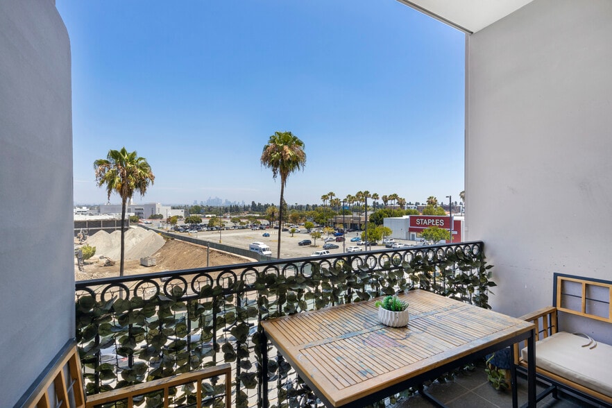 Building Photo - 3750 Santa Rosalia Dr