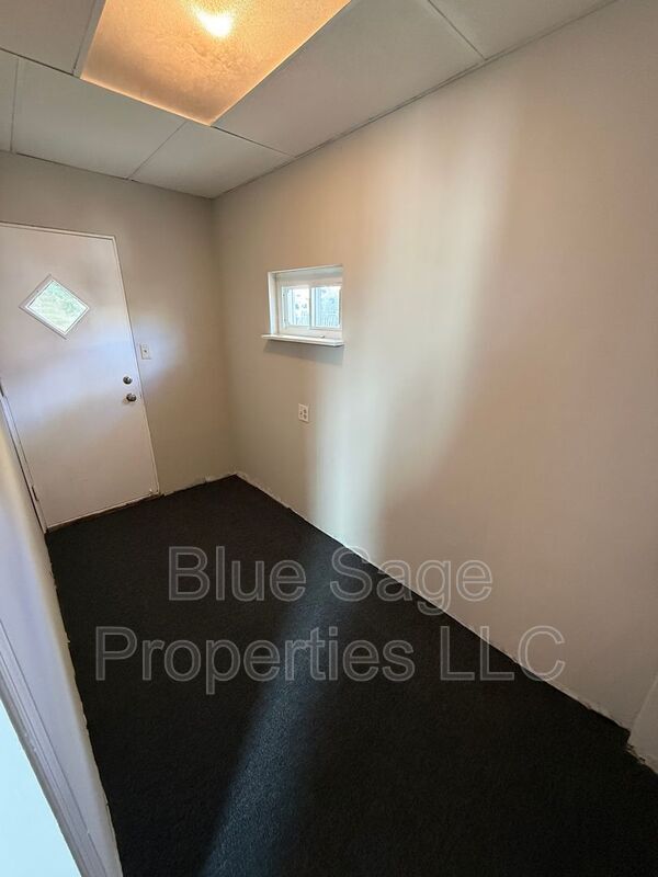 Building Photo - 105 W Broadway Ave