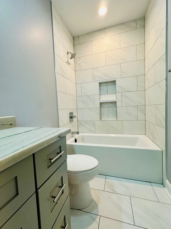 Building Photo - 5430 N Román St