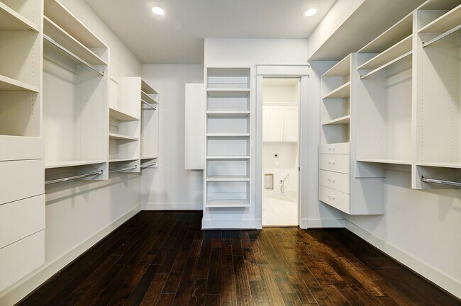 Building Photo - 609 W Pierce St