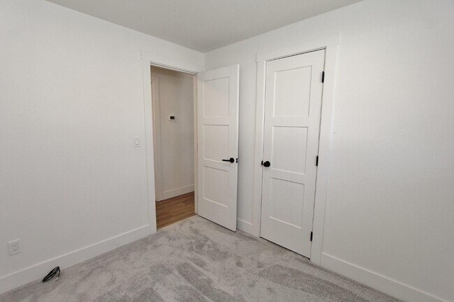 Building Photo - Charming Single-Level Home