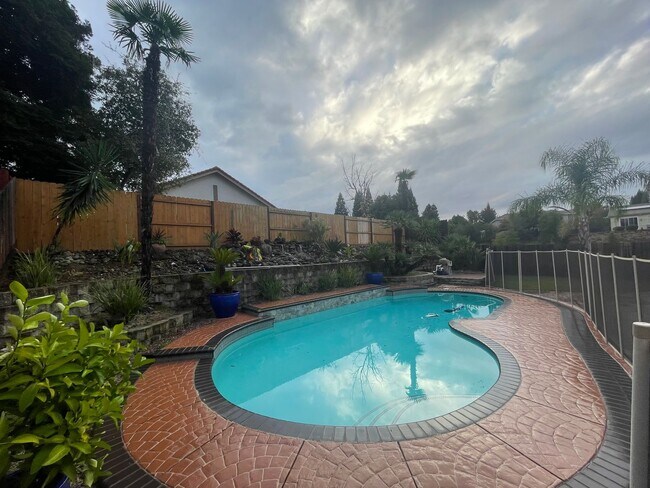 Building Photo - Broadstone neighborhood 4 bedroom home wit...