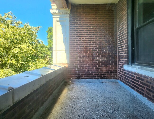 Building Photo - 6405 N Glenwood Ave