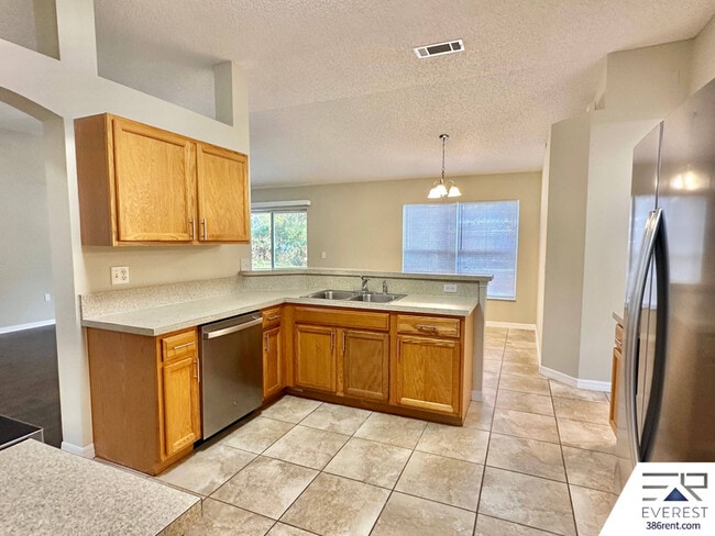 Building Photo - 32 Pierce Ln