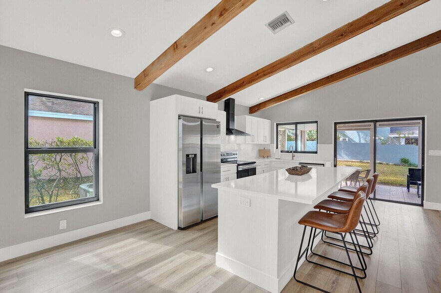 Building Photo - 940 Rainberry Lake Dr