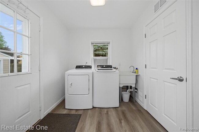 Building Photo - 3420 Fairmont Rd