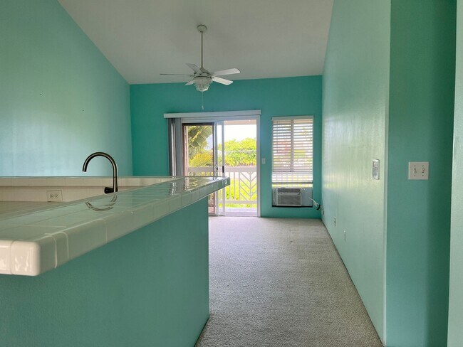 Building Photo - 2 Bedroom 2 bath unfurnished top floor condo