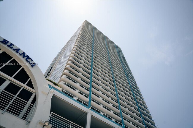 Building Photo - 1717 N Bayshore Dr