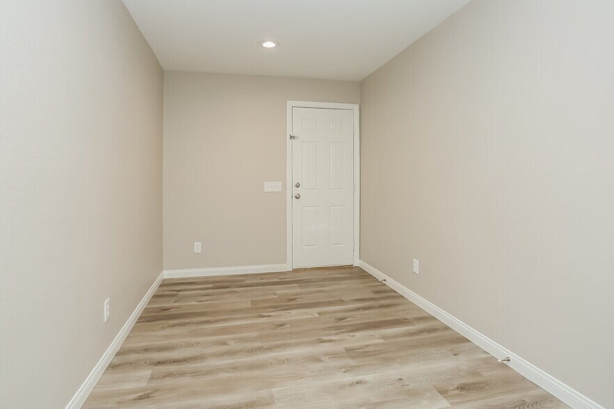 Building Photo - 5952 Post Mountain St