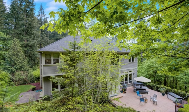 Building Photo - 4 bed/4bath, 5000sqft, adult home? Sober living? Barton Park!