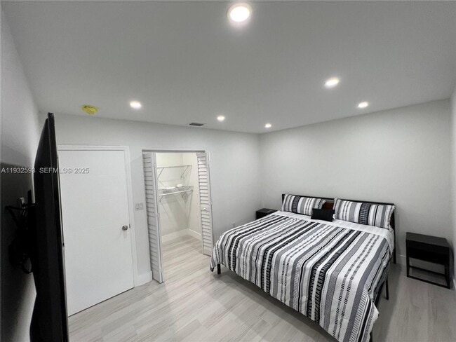 Building Photo - 1910 Thomas St