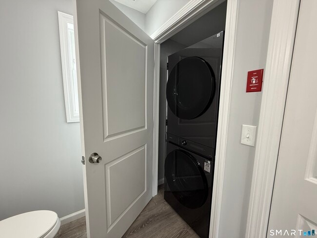 Building Photo - 96 Collis St