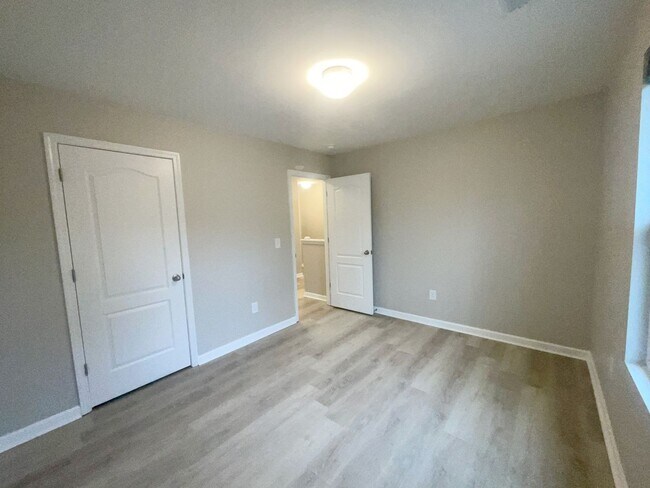 Building Photo - 153 Mildred Wy