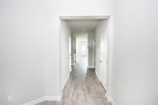 Building Photo - 2405 Moon Rnch