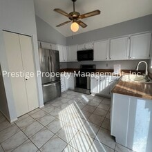 Building Photo - East Side Home With Wonderful Amenities!
