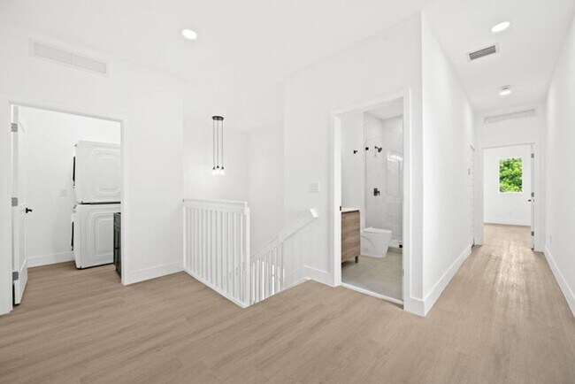 Building Photo - 1355 NW 42nd St