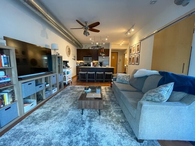 Primary Photo - 1211 Lagoon Ave