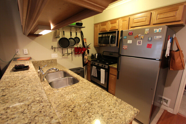 kitchen - 1500 E Side Dr