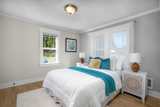 Building Photo - Updated 3-bedroom Bungalow
