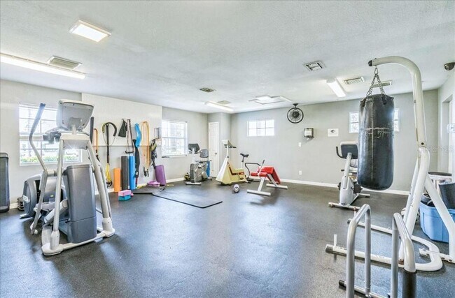 Building Photo - 101 Pompano Dr SE