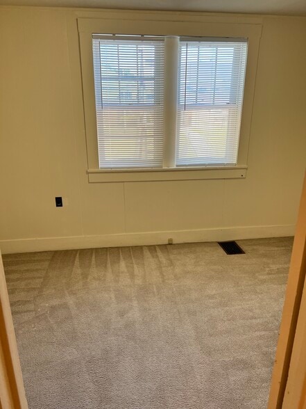 Bedroom 1 - 913 W High St