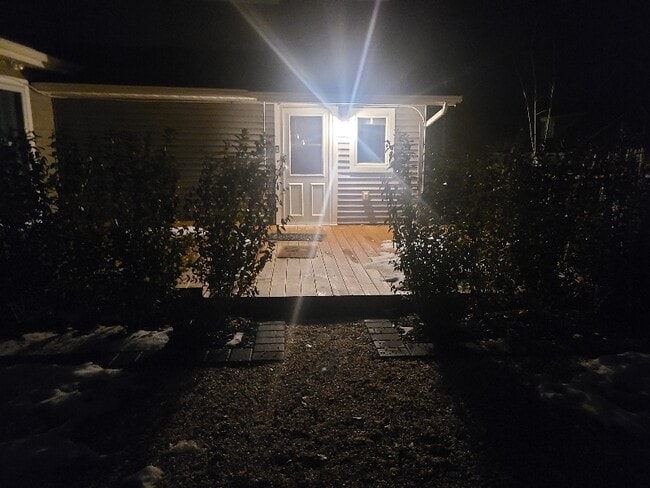 Building Photo - 16 Queen Rd