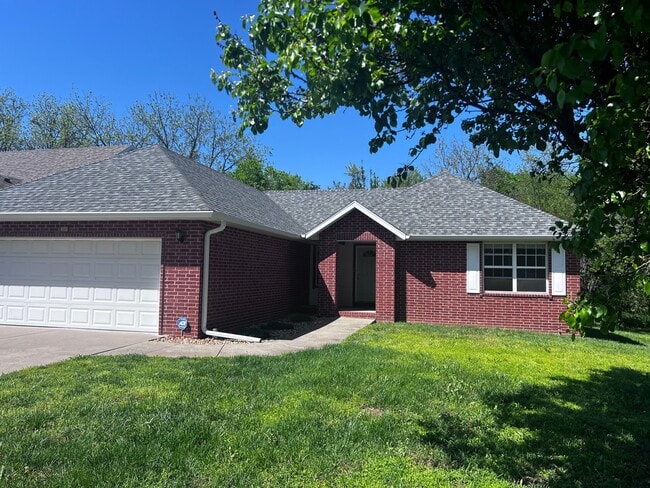 Building Photo - 725 W Juan Tabo Ln