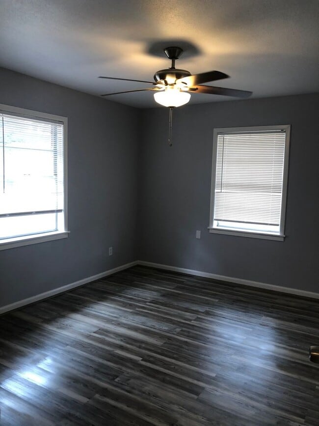 Building Photo - Gorgeous Just Remodeled 4 bed 2 bath Home ...