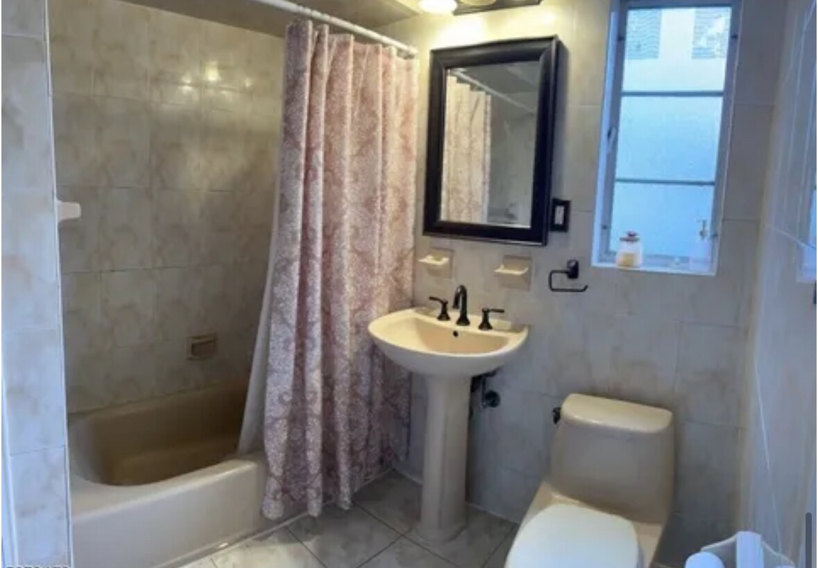 Building Photo - 21 Troy Dr