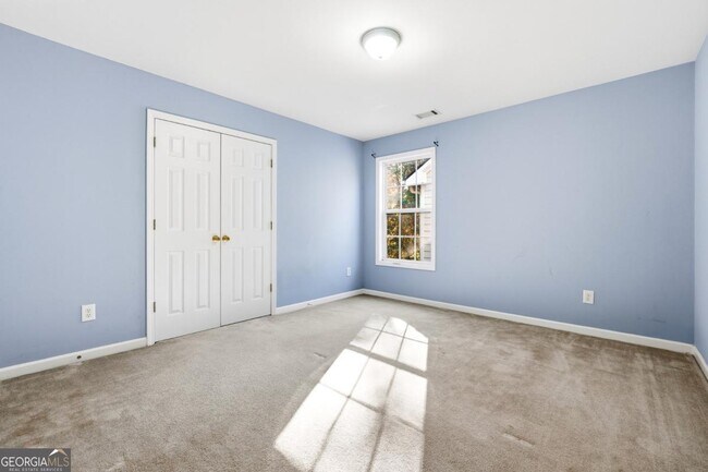 Building Photo - 5440 Village View Ln SW