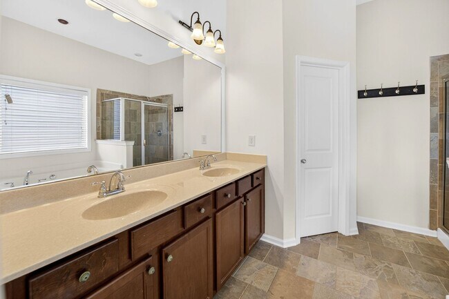 Building Photo - 269 Privet Cir